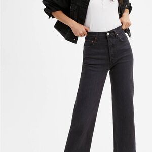 Levi’s Ribcage Straight Ankle in Feelin’ Cagey Black